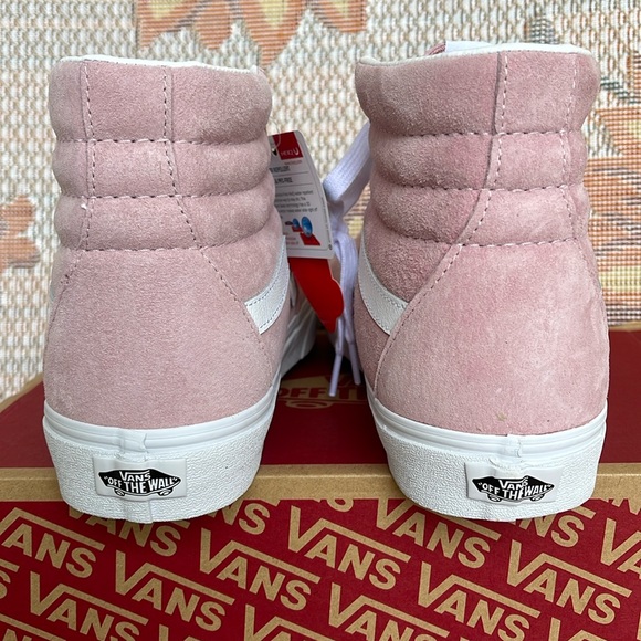 Vans Men’s Sk8-Hi
Pig Suede Zephyr
VN0A4EVT2PT
Sneakers - Picture 14 of 16